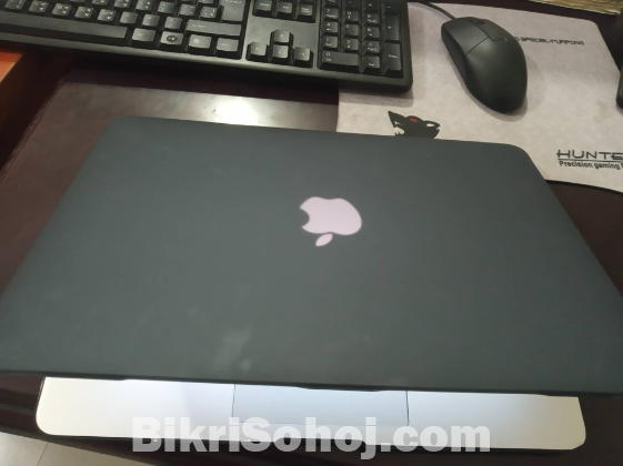 Apple MacBook